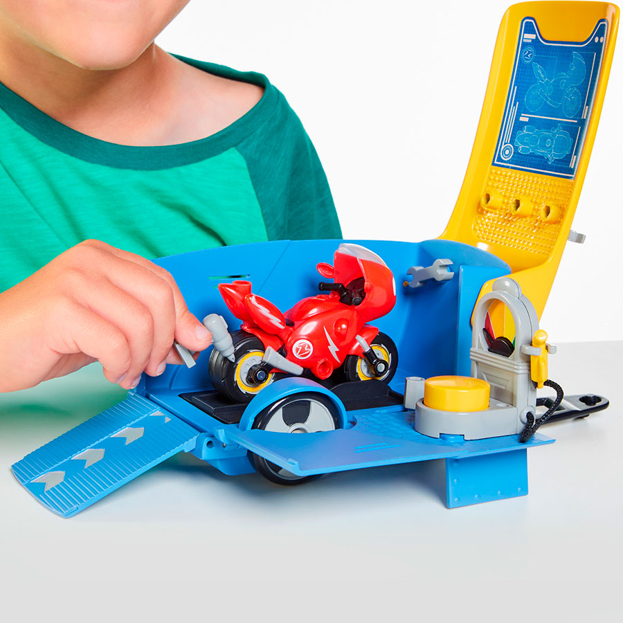 30690092-004-RZ-PLAYSET-TRAILER-DE-MAXWELL.jpg