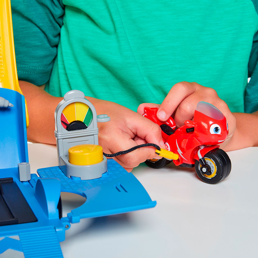 30690092-005-RZ-PLAYSET-TRAILER-DE-MAXWELL.jpg